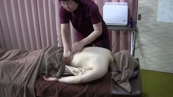 アロマオイルリンパマッサージ背中