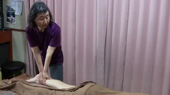 アロマオイルリンパマッサージ脚 アロマオイルリンパマッサージ脚