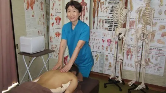 アロマオイルリンパマッサージ背面